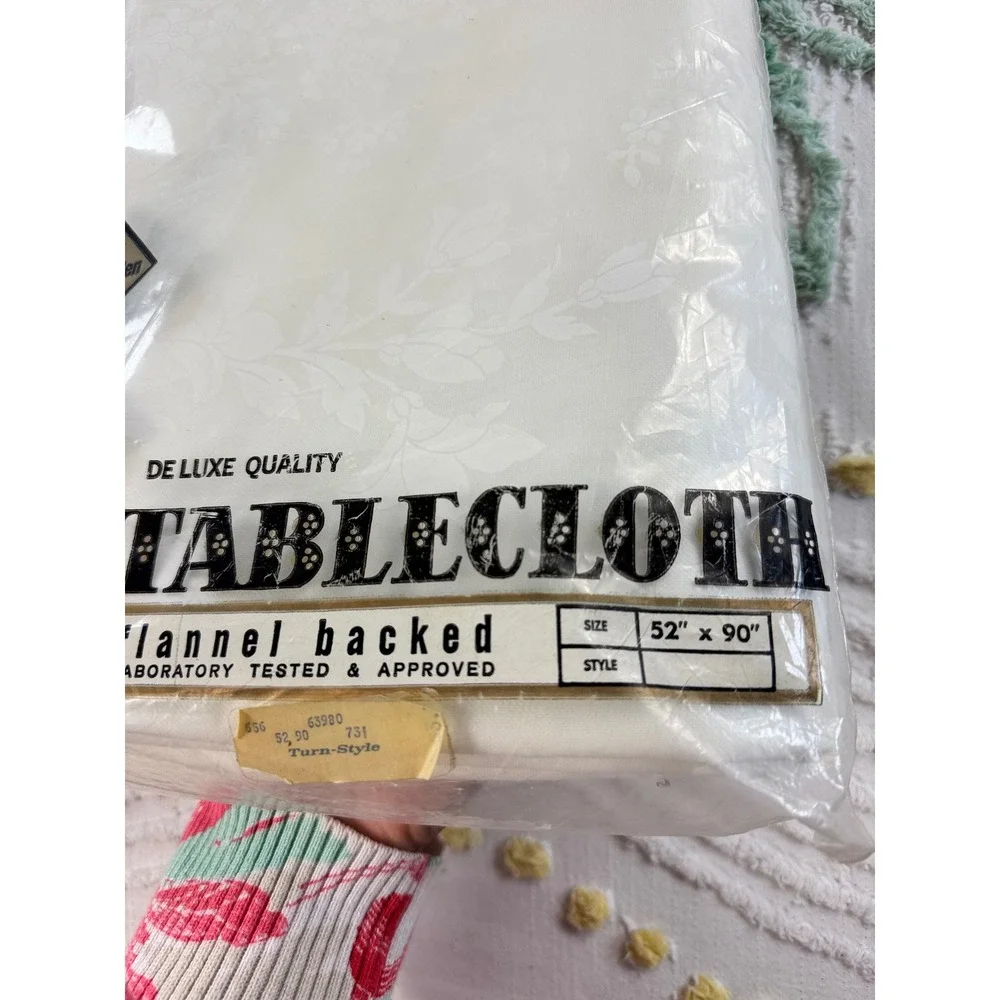 Vintage Deluxe Quality Vinyl Tablecloth Flannel Backed Floral Cream 52x90 New
